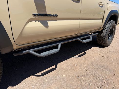 Used 2020 Toyota Tacoma TRD Off-Road AWD/4WD image 9