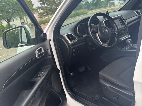 Used 2020 Jeep Grand Cherokee Laredo w/ Security & Convenience Group AWD/4WD image 11