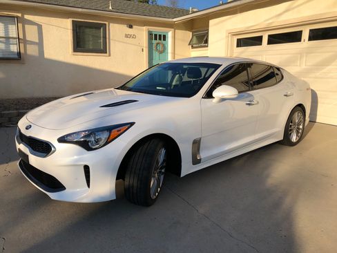 Used 2018 Kia Stinger RWD image 2