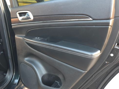 Used 2014 Jeep Grand Cherokee Limited w/ Luxury Group II image 22