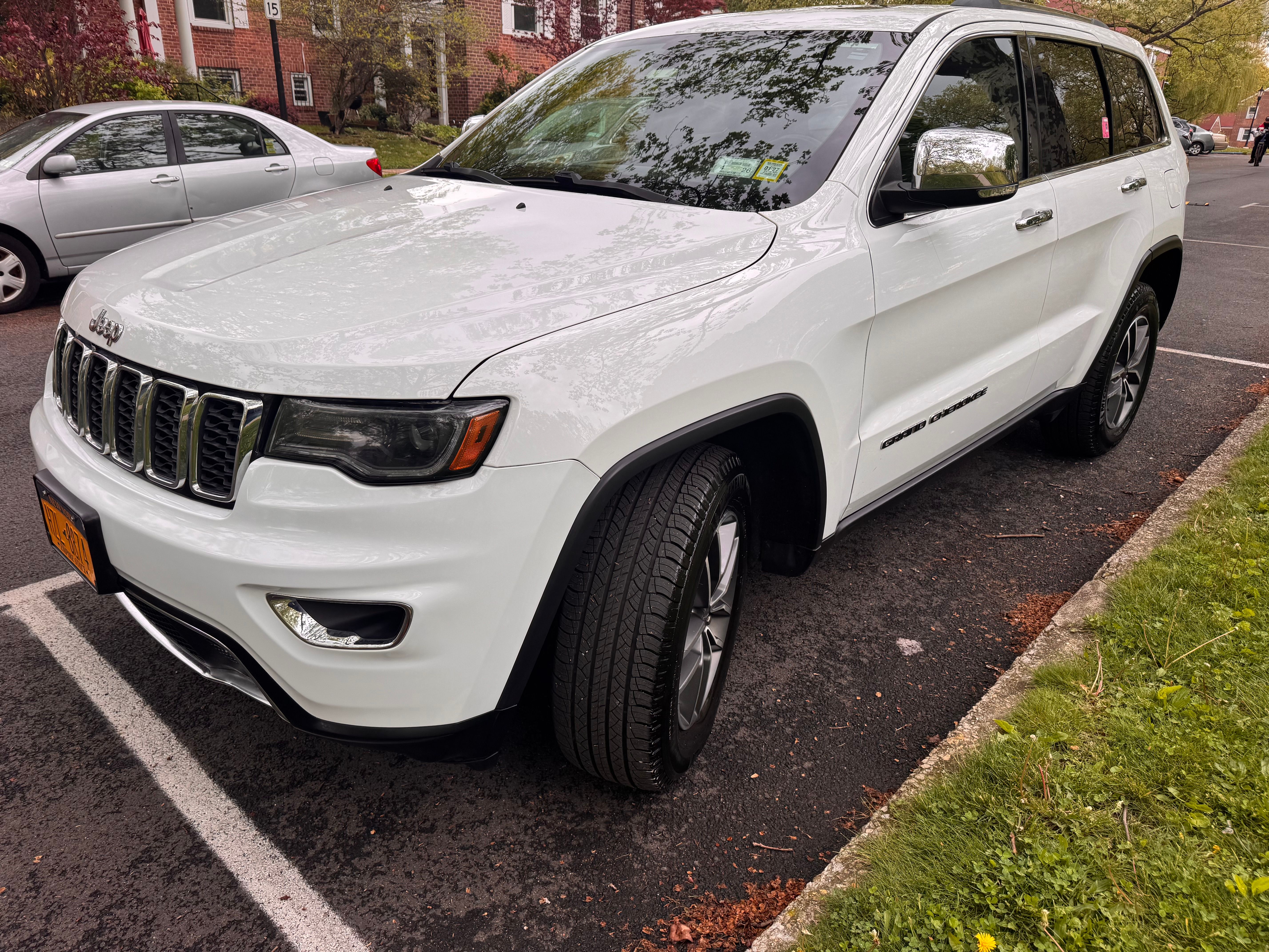 Used 2020 Jeep Grand Cherokee Limited w/ Premium Lighting Group AWD/4WD image 4