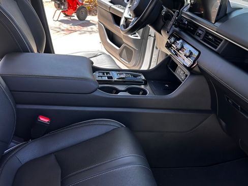 Used 2023 Honda Pilot Elite image 11
