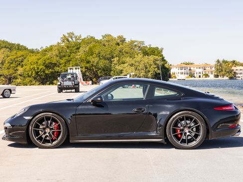 Used 2015 Porsche 911 Carrera 4S image 2