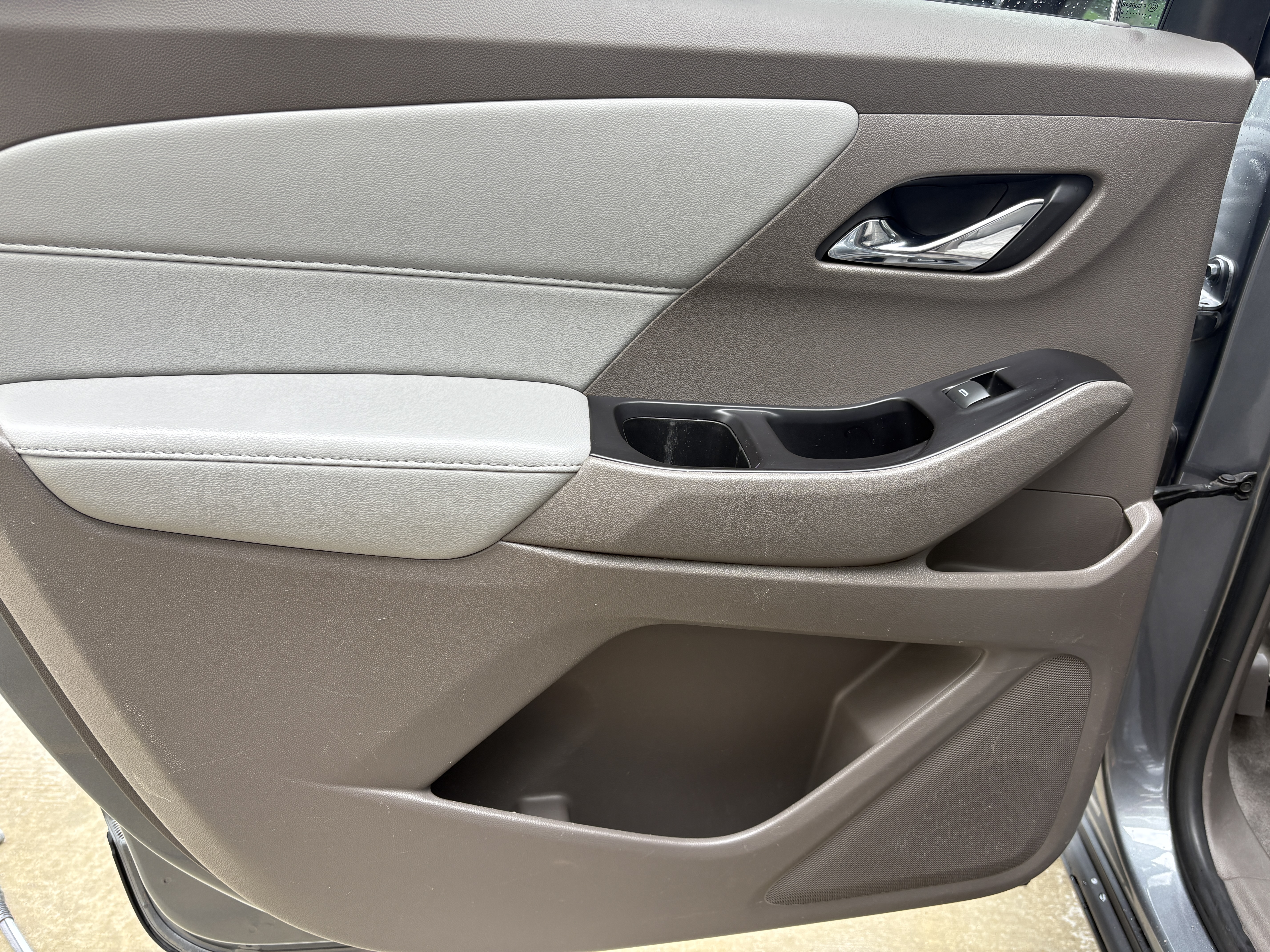 Used 2018 Chevrolet Traverse LT FWD image 10