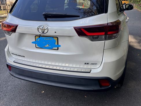 Used 2019 Toyota Highlander SE image 15