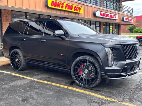 Used 2025 Cadillac Escalade V w/ LPO, ONYX Package AWD/4WD image 2