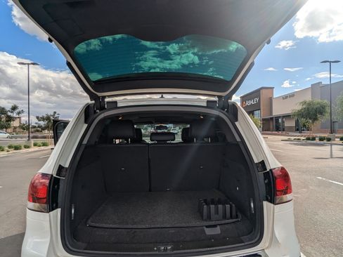 Used 2010 Volkswagen Touareg TDI image 19