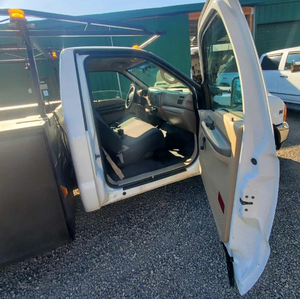 Used 2001 Ford F350 4x4 Regular Cab DRW Super Duty image 2