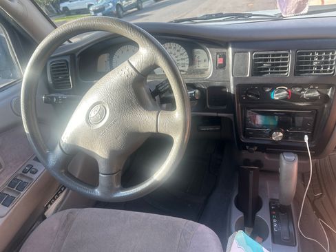 Used 2004 Toyota Tacoma PreRunner image 5