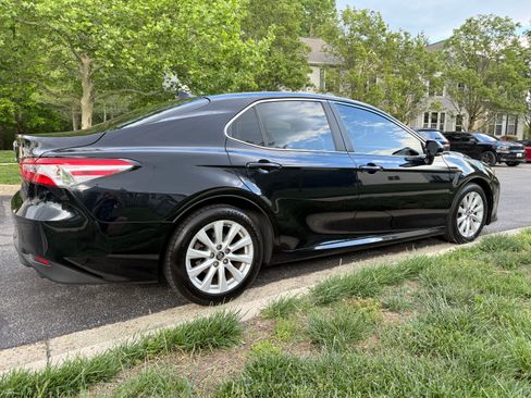 Used 2018 Toyota Camry LE w/ Audio Package FWD image 5