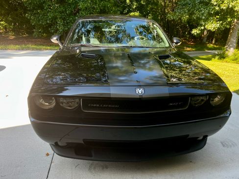 Used 2009 Dodge Challenger SRT8 w/ SRT Option Group II RWD image 11