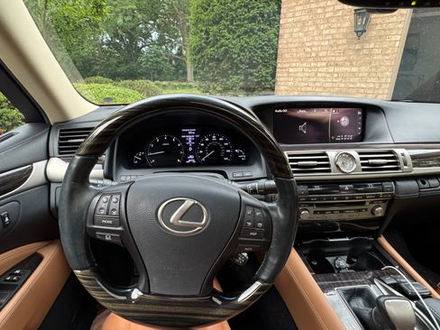 Used 2017 Lexus LS 460 AWD w/ Comfort Package image 11