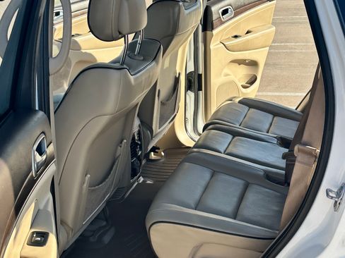 Used 2016 Jeep Grand Cherokee Overland image 18