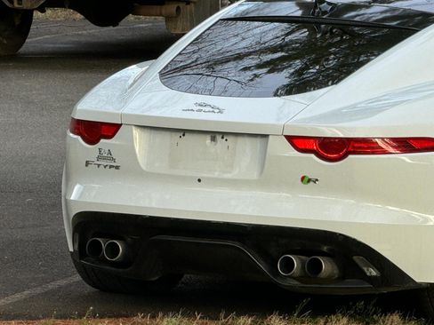 Used 2015 Jaguar F-TYPE R RWD image 5