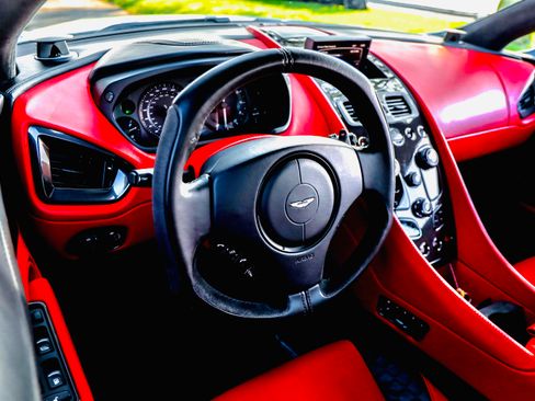 Used 2014 Aston Martin Vanquish Coupe image 8