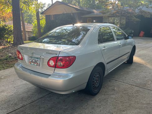 Used 2005 Toyota Corolla CE w/ Convenience Pkg FWD image 2