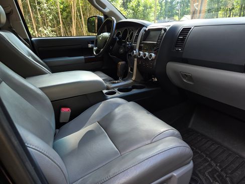 Used 2012 Toyota Tundra Limited w/ Platinum Pkg RWD image 12