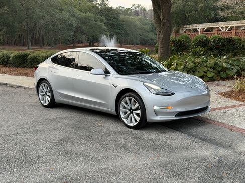 Used 2018 Tesla Model 3 Long Range image 1