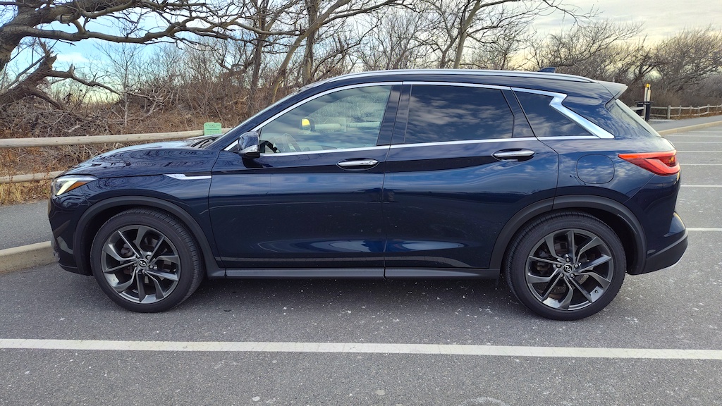 Used 2019 INFINITI QX50 Essential w/ Sensory Package AWD/4WD image 4
