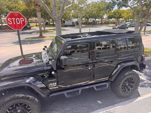 Used 2020 Jeep Wrangler Unlimited Sahara AWD/4WD image 2