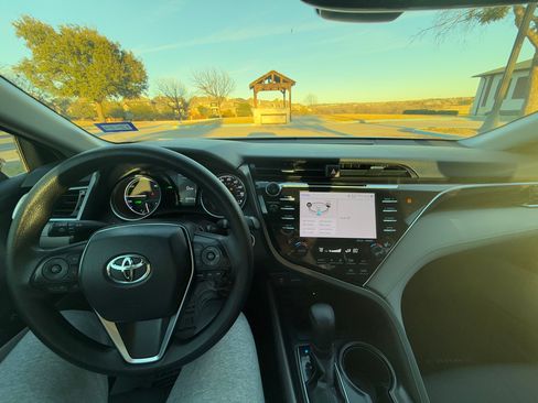 Used 2018 Toyota Camry LE w/ Audio Package FWD image 10