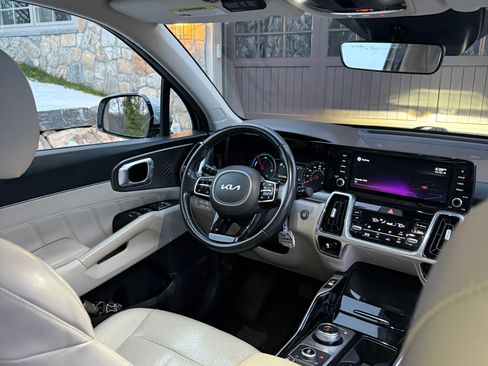 Used 2022 Kia Sorento SX w/ Panoramic Sunroof Package image 8