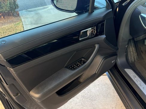 Used 2017 Porsche Panamera 4 image 13