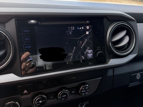 Used 2017 Toyota Tacoma TRD Sport image 5