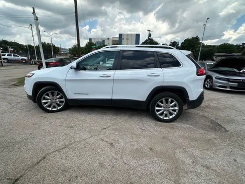 Used 2017 Jeep Cherokee Limited FWD image 8