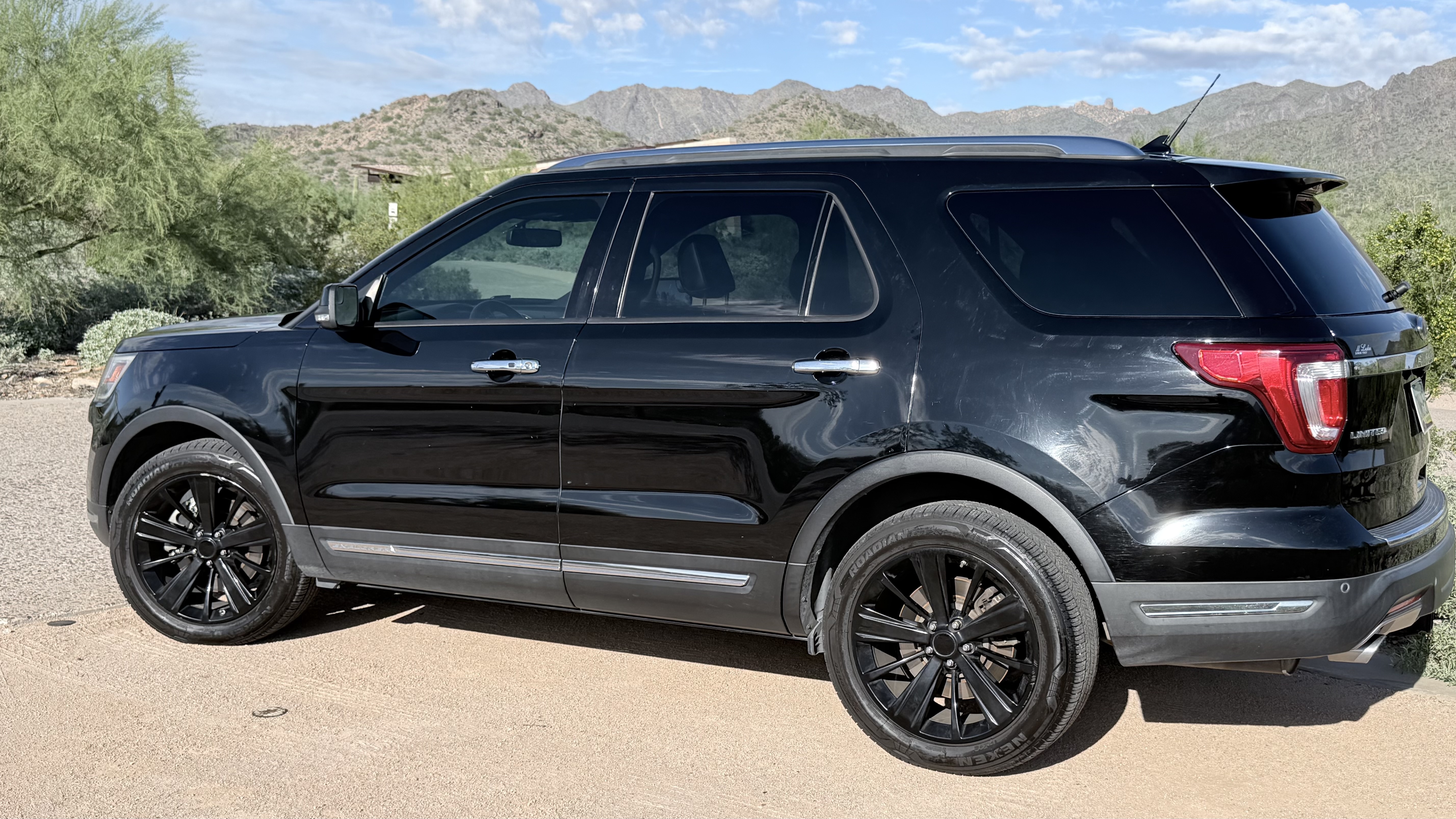 Used 2018 Ford Explorer Limited AWD/4WD image 2