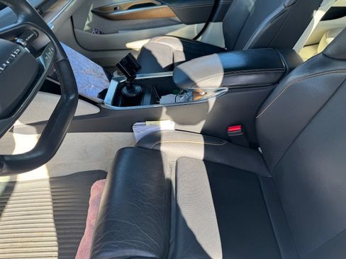 Used 2023 Lucid Air Touring image 9