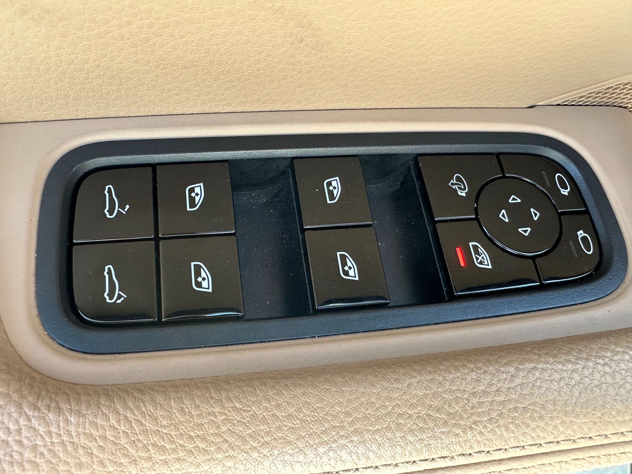 Used 2020 Porsche Cayenne AWD/4WD image 23