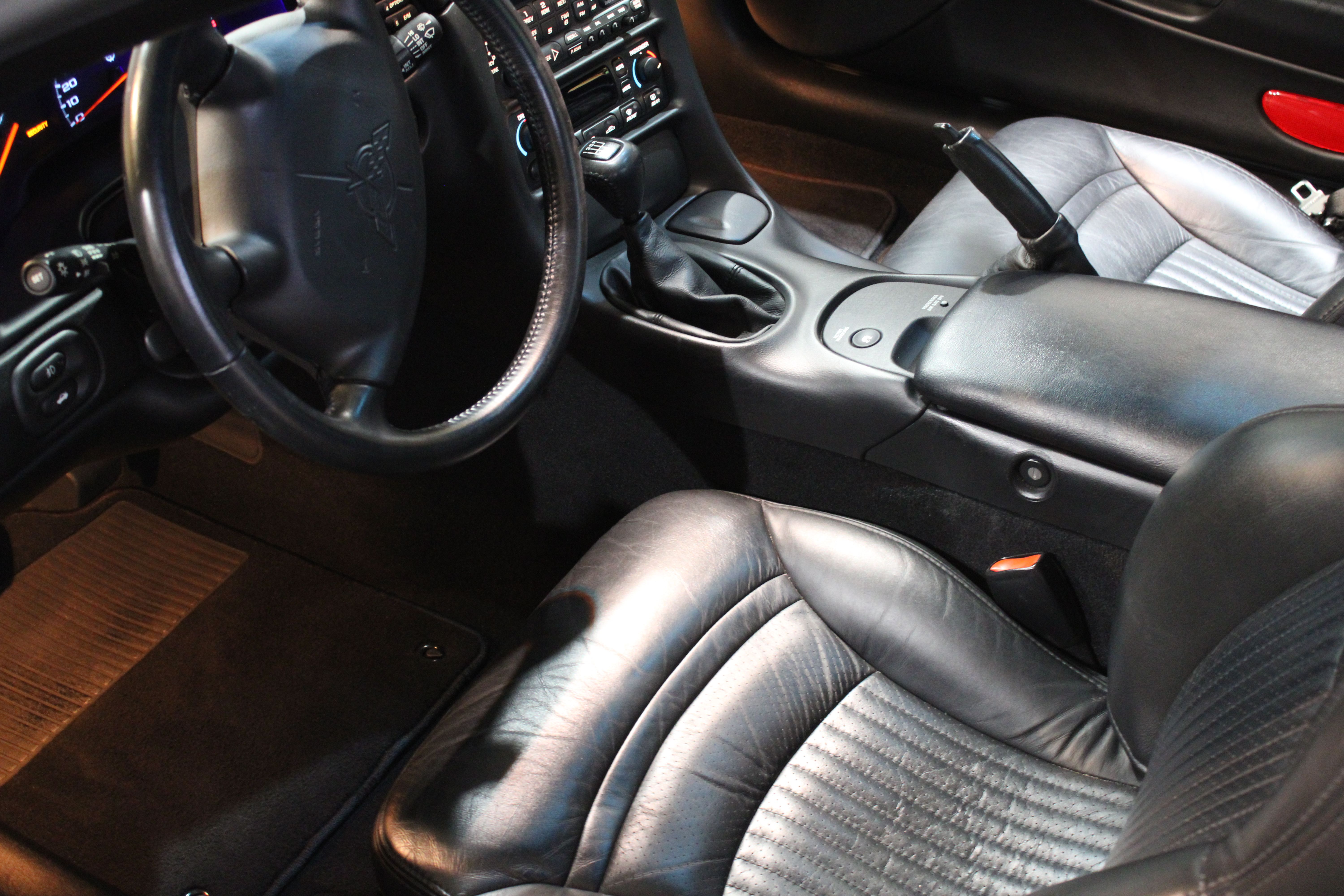 Used 2002 Chevrolet Corvette Coupe w/ Preferred Equipment Group2 RWD image 5