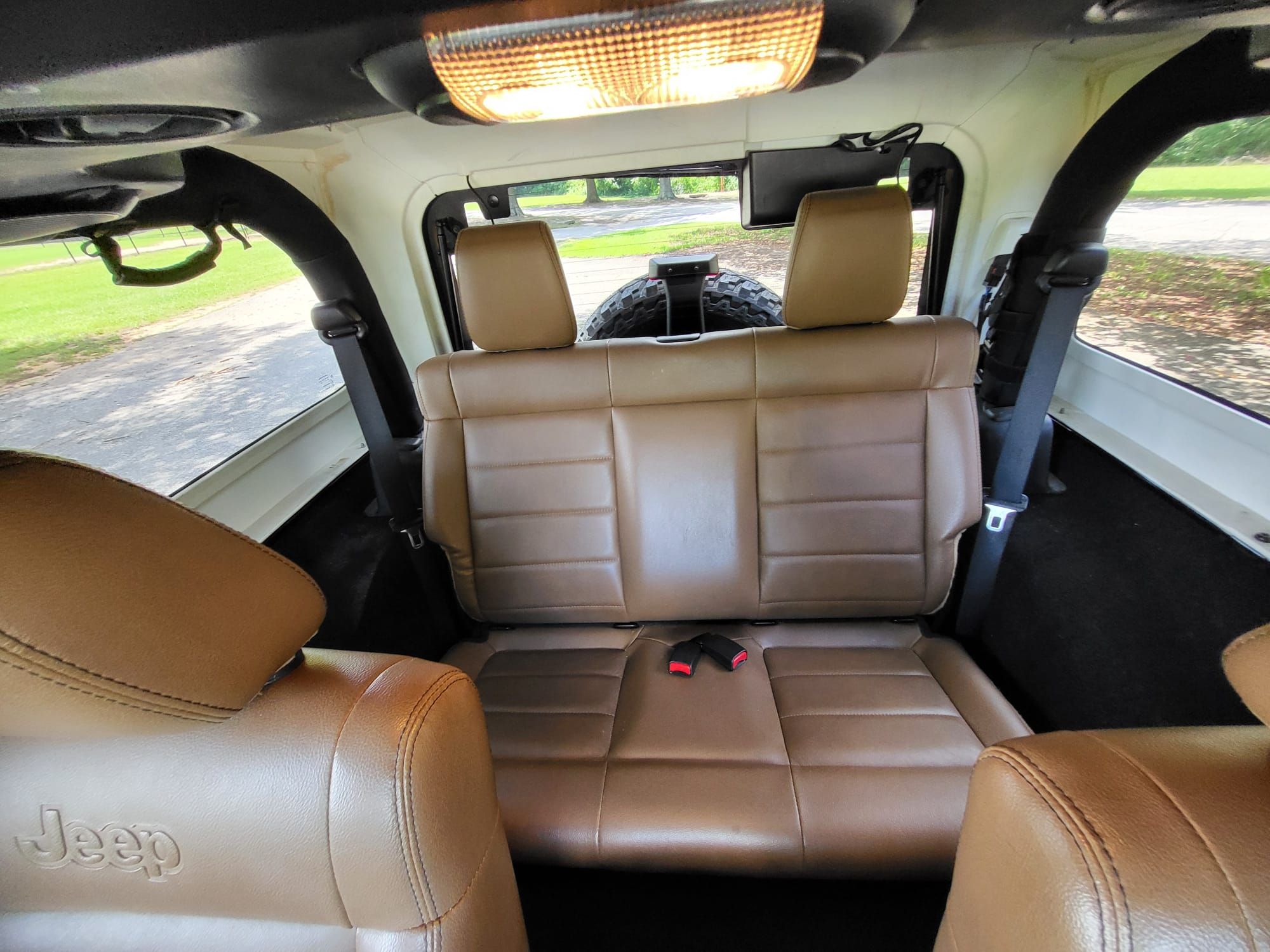 Used 2012 Jeep Wrangler Sahara w/ Connectivity Group AWD/4WD image 15