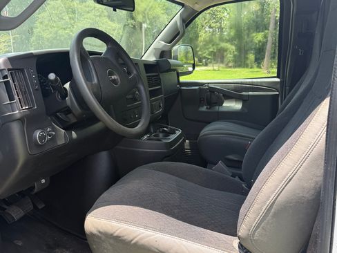 Used 2019 GMC Savana 2500 w/ Driver Convenience Package RWD image 6