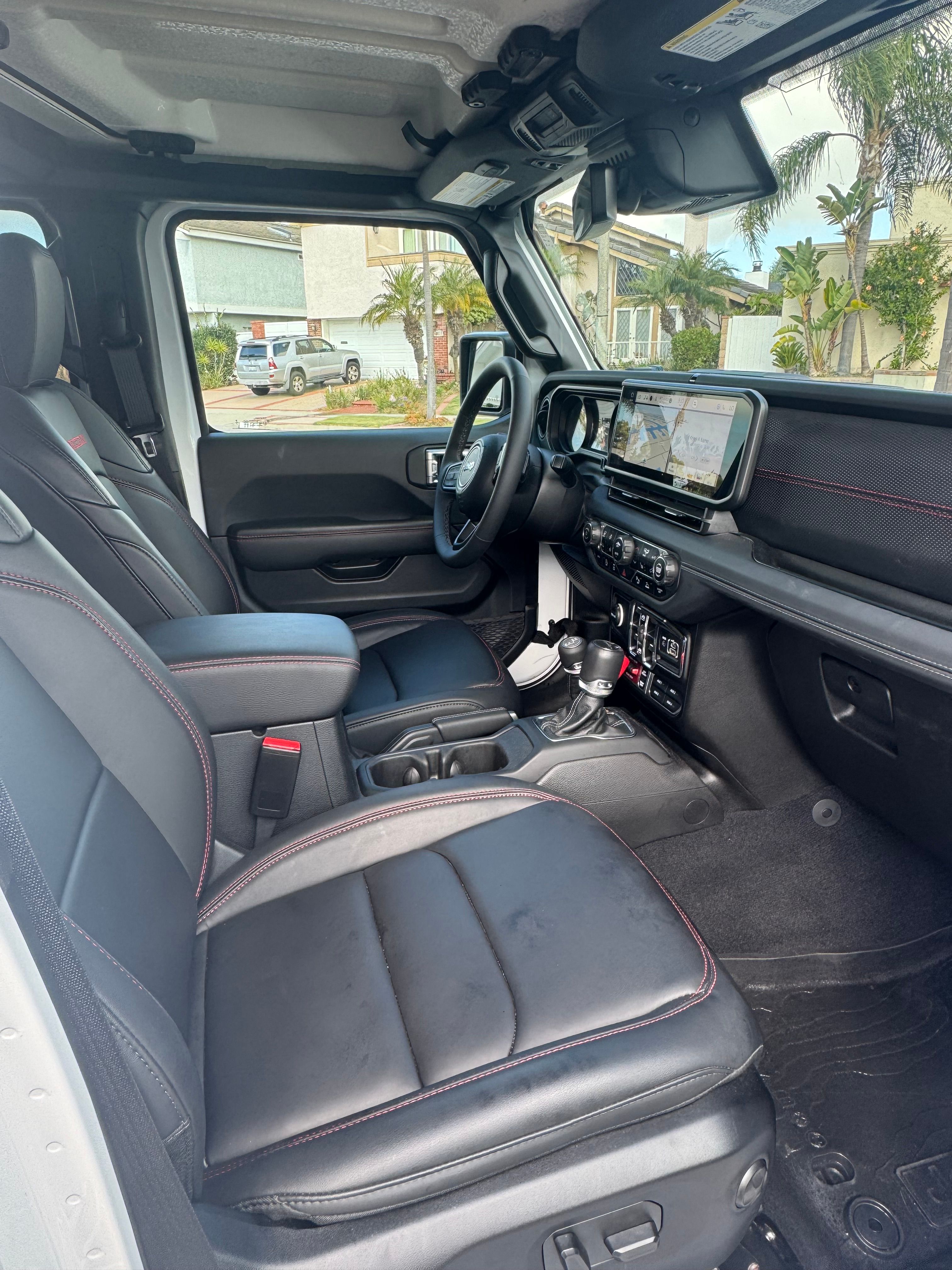 Used 2025 Jeep Gladiator Rubicon w/ Safety Group AWD/4WD image 6