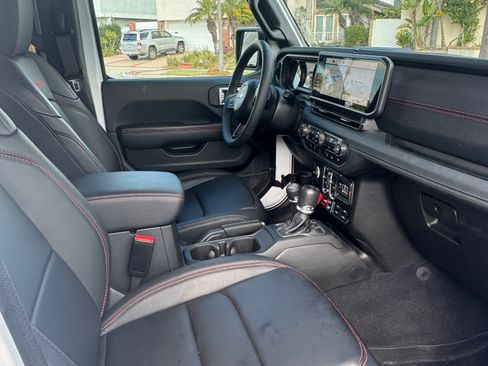 Used 2025 Jeep Gladiator Rubicon w/ Safety Group AWD/4WD image 6