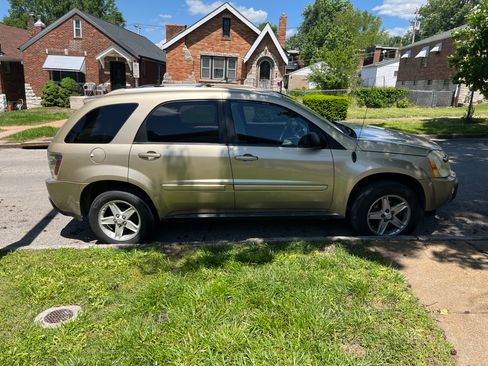 Used 2005 Chevrolet Equinox LT w/ Preferred Equipment Group AWD/4WD image 18