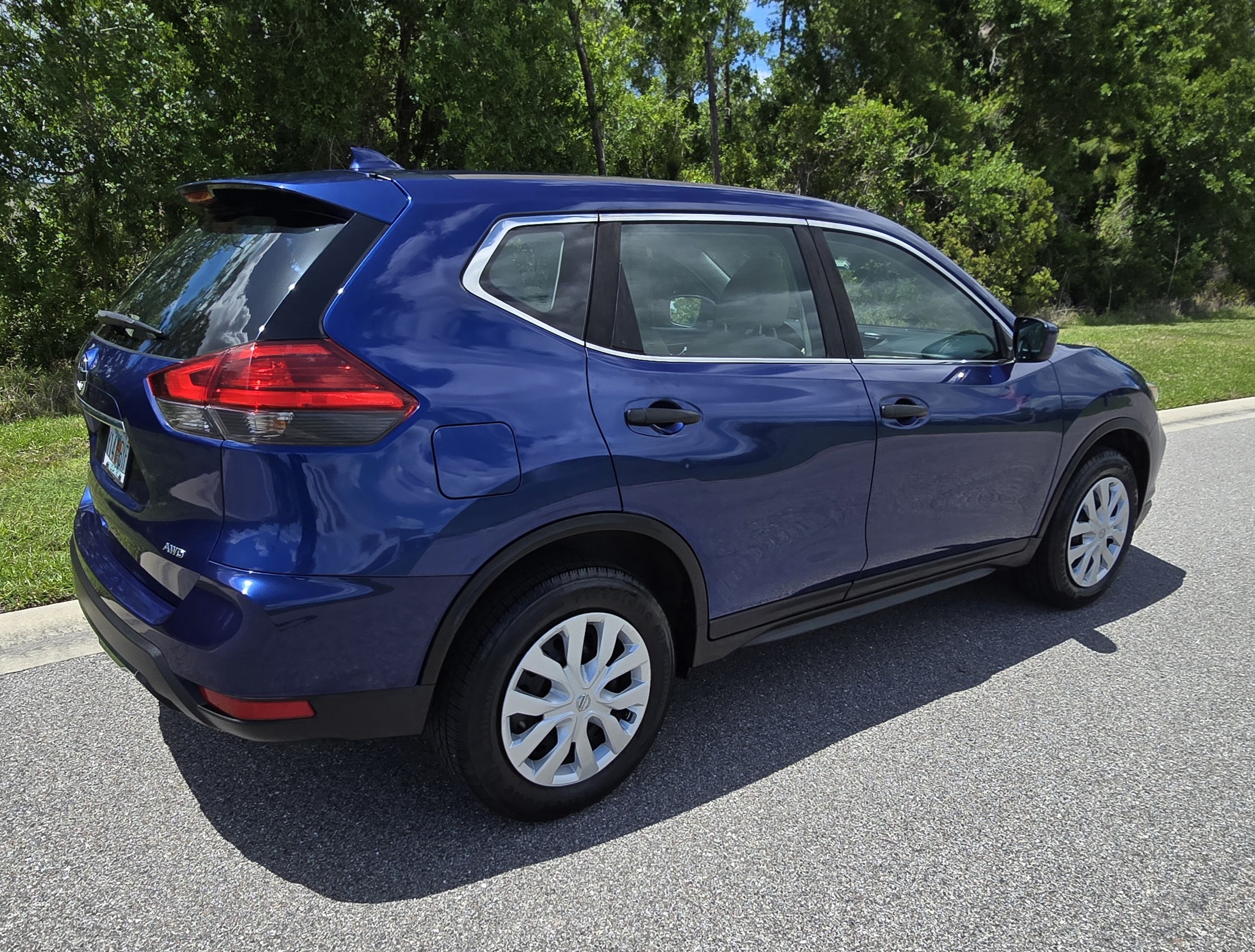 Used 2017 Nissan Rogue S AWD/4WD image 5