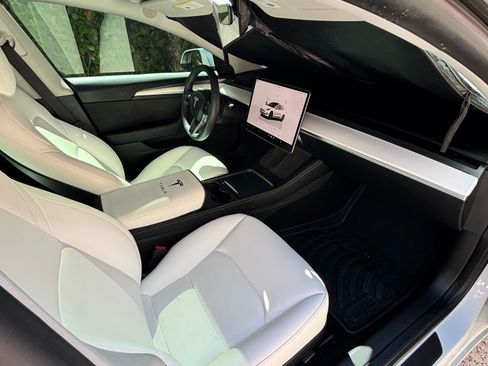 Used 2023 Tesla Model 3 Standard Range image 1