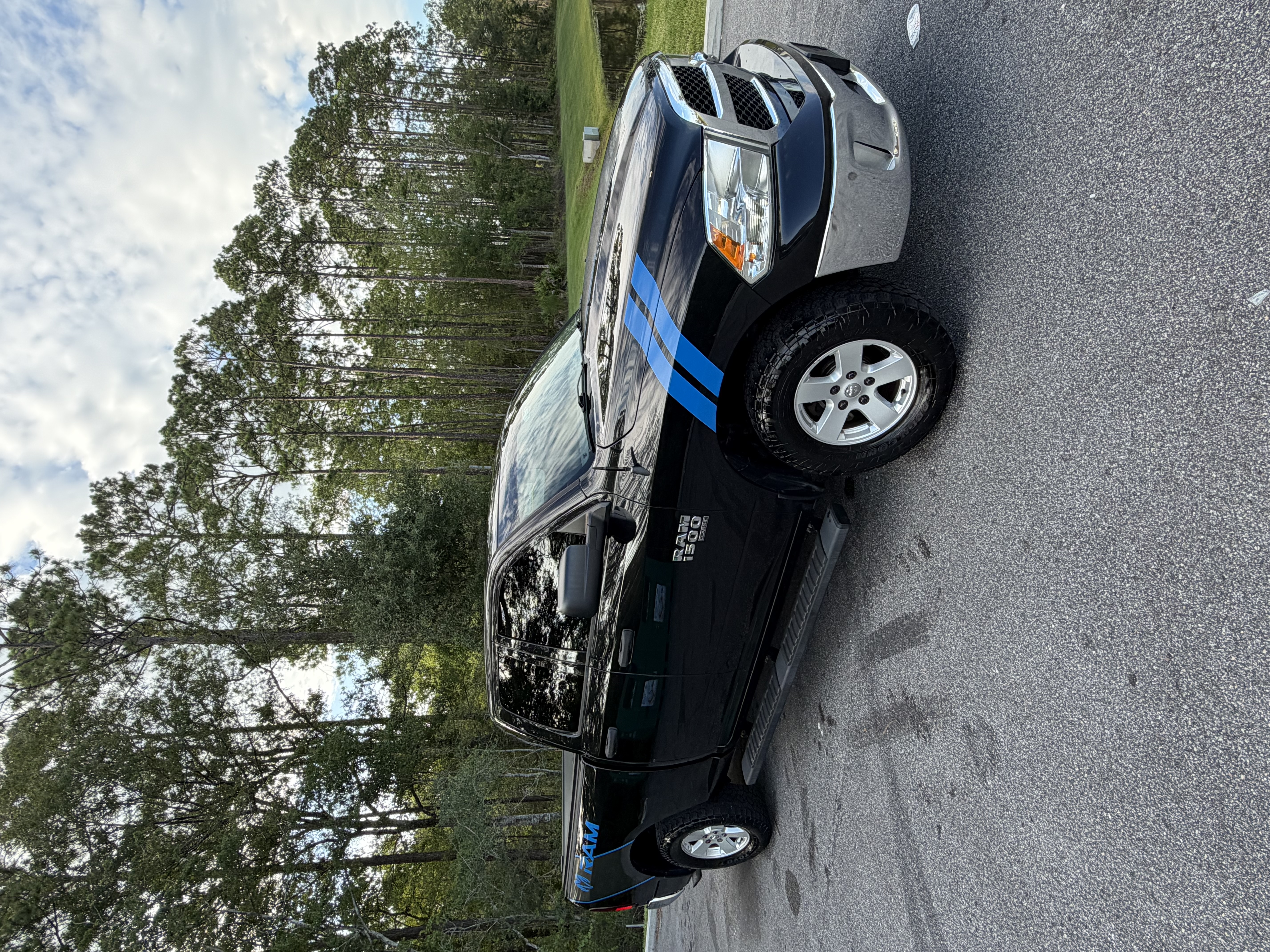 Used 2019 RAM 1500 ST w/ SXT Plus Group AWD/4WD image 2