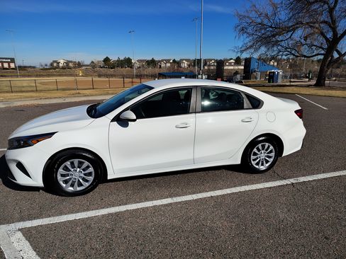 Used 2022 Kia Forte FE Sedan 4D image 5
