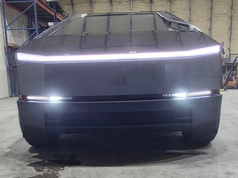 Used 2025 Tesla Cybertruck AWD Crew Cab image 3