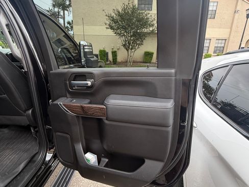 Used 2022 GMC Sierra 3500 Denali w/ Denali Black Diamond Edition image 13