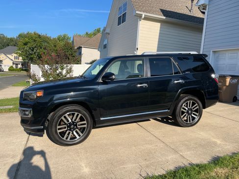 Used 2016 Toyota 4Runner Limited w/ Preferred Accessory Package AWD/4WD image 1
