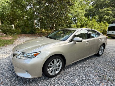 Used 2015 Lexus ES 350 w/ Premium Package FWD image 2