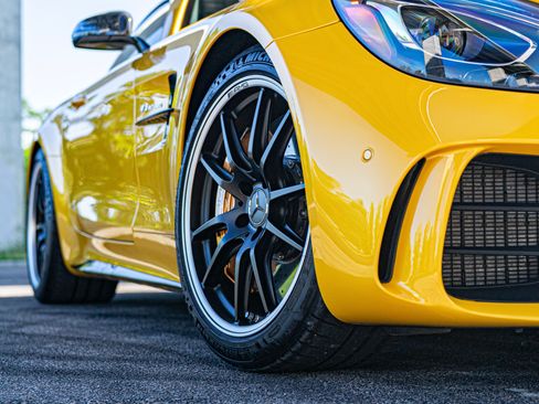 Used 2018 Mercedes-Benz AMG GT R image 4