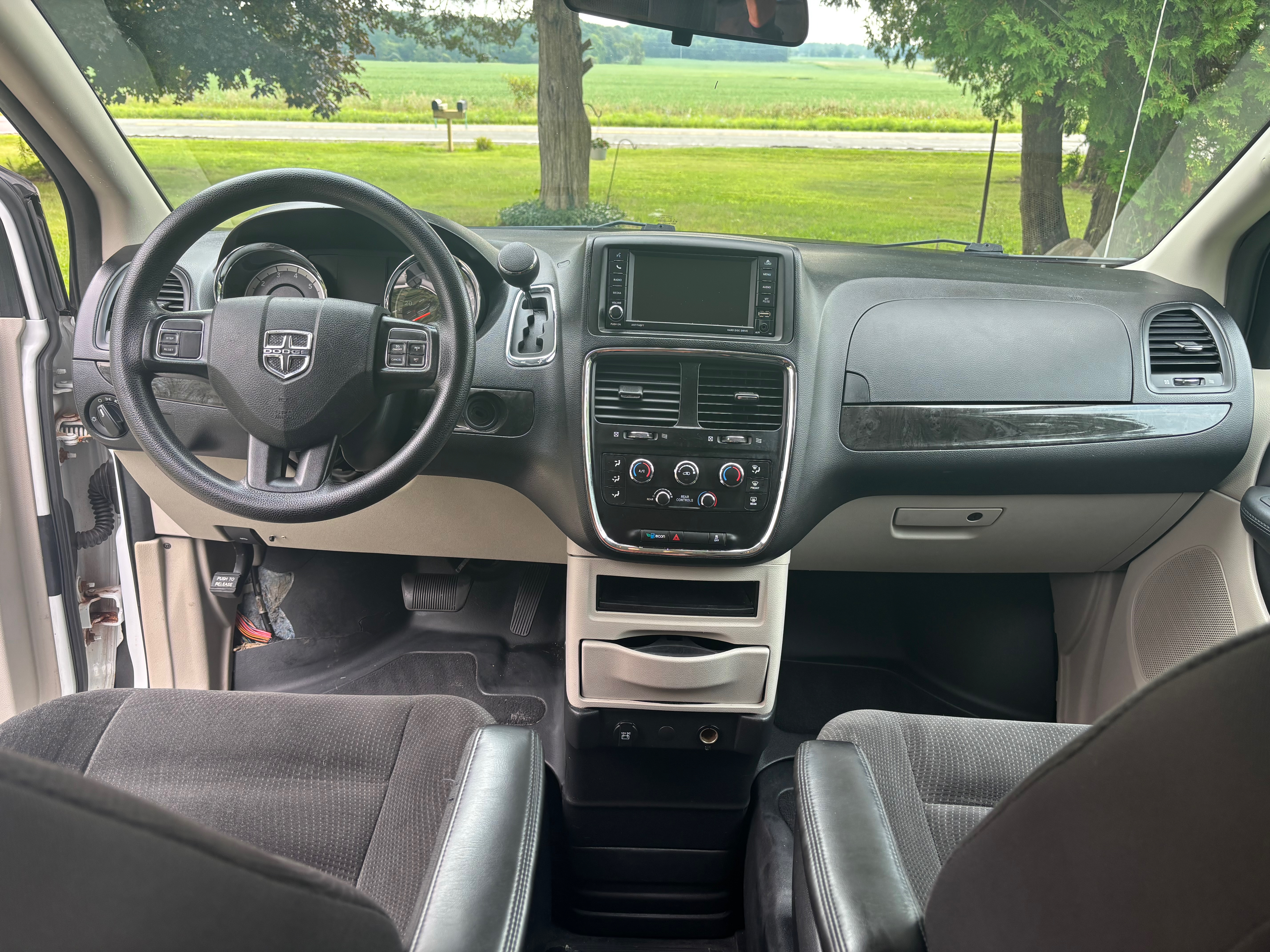 Used 2017 Dodge Grand Caravan SE w/ Power Window Group FWD image 10