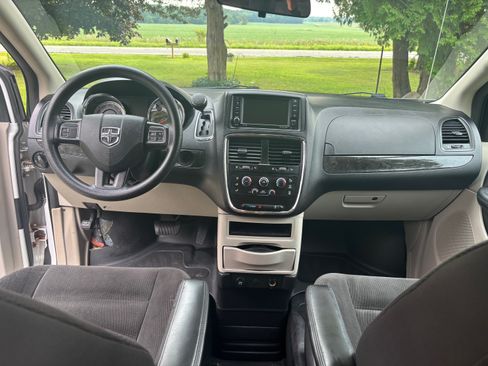Used 2017 Dodge Grand Caravan SE w/ Power Window Group FWD image 10