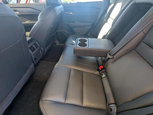 Used 2023 Nissan Rogue SL w/ SL Premium Package image 5